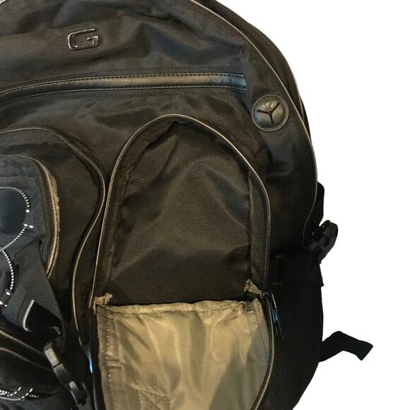 Gear Black Computer Backpack - Picture 2 of 7
